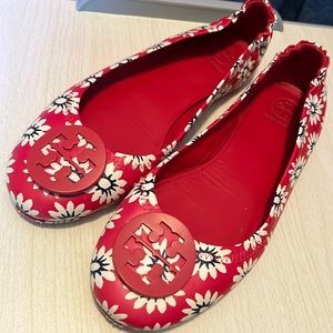 Tory Burch Minnie Red w off white/black floral Travel Ballet Flats